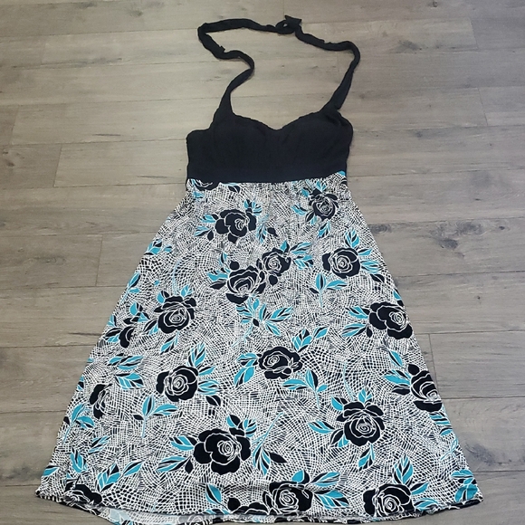 Signature by Sangria Dresses & Skirts - Signature by Sangria Black and White Sleeveless Halter Sundress